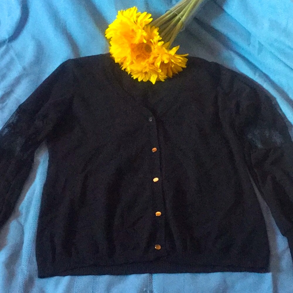 ❌DONATED❌Black Button Front Lace Sleeve Insert V-neck Top - Picture 4 of 10